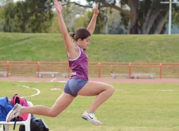 Rosario Coronel logró su mejor marca personal y es subcampeona de salto triple