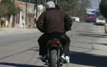 Le cortaron las correas con un cuchillo y le robaron la mochila