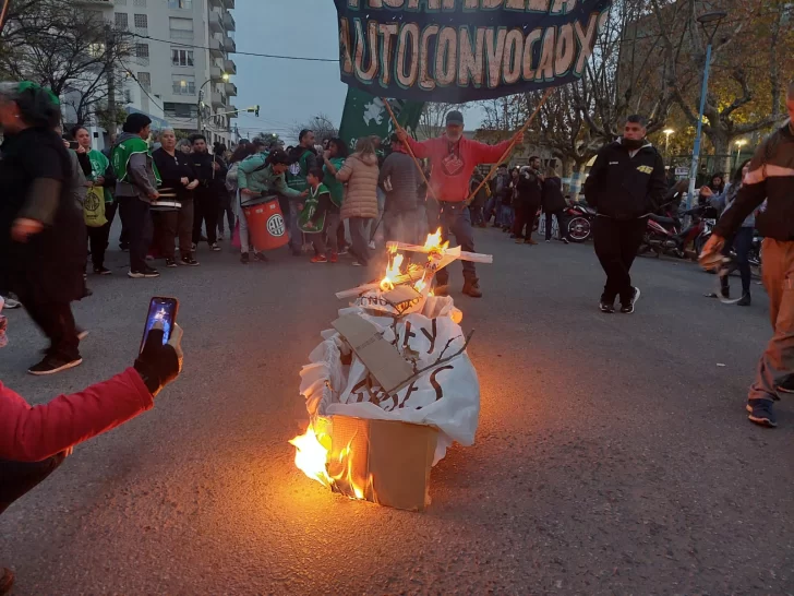 En Necochea también hubo manifestación contra la Ley Bases