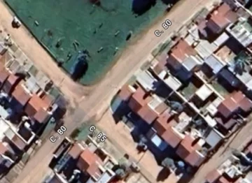 Roban celulares a dos jóvenes que caminaban por la zona de 85 y 80