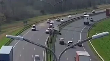 Video: conductor alcoholizado atropelló y mató a un motociclista en el Camino del Buen Ayre