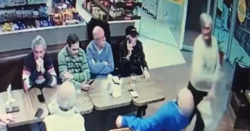Insólita y brutal pelea por el diario en una estación de servicio