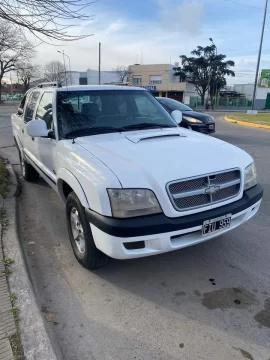Robaron una camioneta de la puerta del cuartel de bomberos