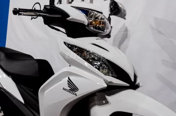 Robaron una moto a mano armada