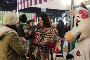 Productores locales exhibieron sus productos en la Feria Caminos y Sabores