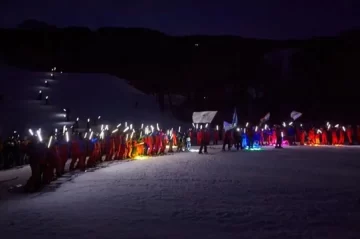 Impactante video: así fue la bajada de antorchas en Ushuaia, la ciudad más austral del mundo