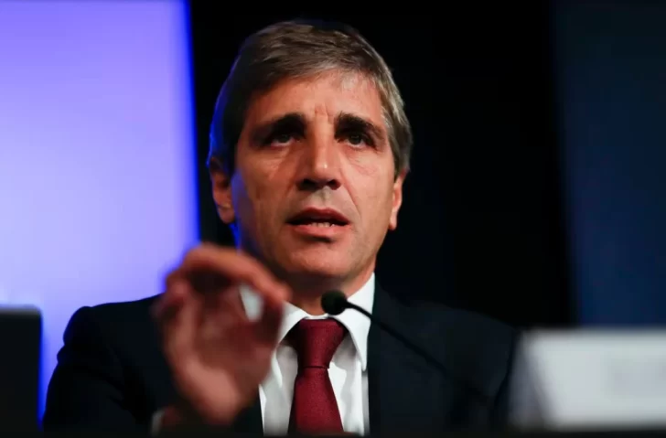 Caputo: “La gente va a tener que vender dólares para pagar impuestos”