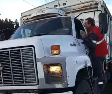 Filman a un transportista manejando completamente borracho por ruta 227