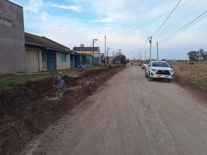 Continúan los trabajos de cordón cuneta en la ciudad