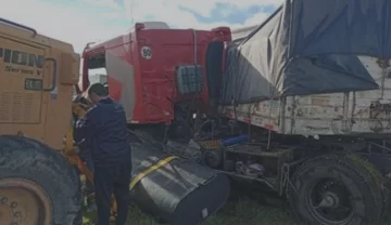 Por la calzada congelada despistó un camión en la Ruta 3
