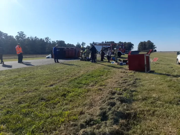 Volcó una camioneta en Ruta 11. No hubo heridos graves