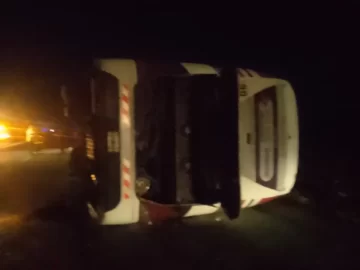 Volcó un micro de pasajeros en la Ruta 2: al menos 9 heridos