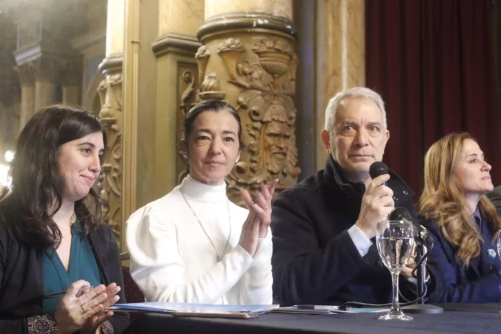 Con Cáceres, La Plata se suma al programa  Municipio Unido por la Niñez y  Adolescencia