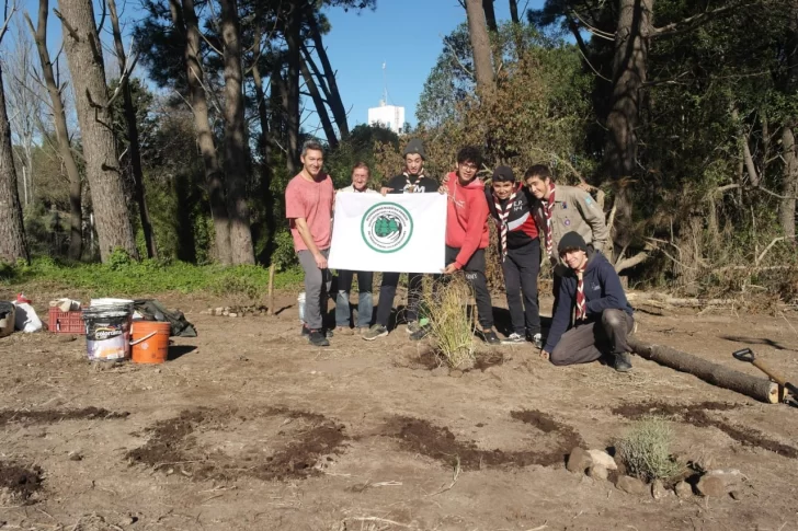 Trabajan para recuperar el paisaje original del parque Miguel Lillo