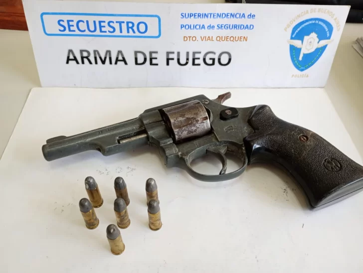 Operativo en rutas: llevaban en el auto un 32 largo cargado