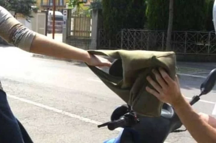 Motochorro arrebata la cartera a una septuagenaria en 57 y 68