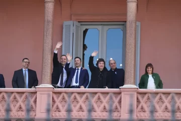 El Presidente Milei invitó al plantel campeón a celebrar en el balcón de Casa Rosada