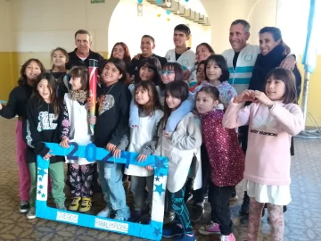 Charlas y emoción en las escuelas con la visita de la Selección Paralímpica de Atletismo