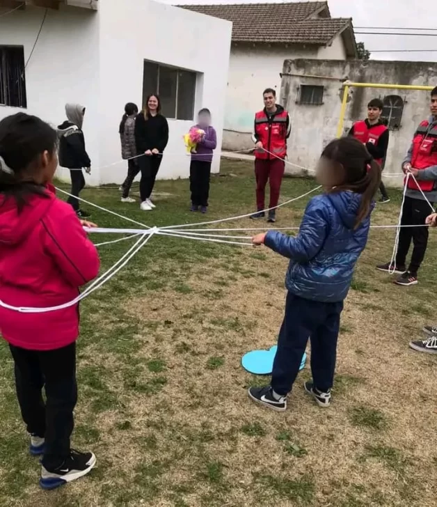 La Cruz Roja Necochea lleva alegría al Hogar Preciosa Semilla