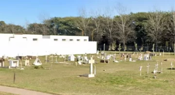 Robó un cuerpo del cementerio y le cortó los dedos