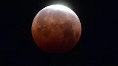 Los cielos de septiembre nos sorprenderán con un eclipse lunar parcial y una superluna