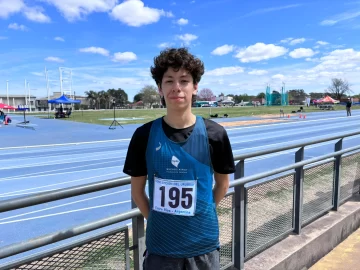 Tiago Rojas logró bajar su marca en 1500 mts y terminó entre los 10 mejores del país