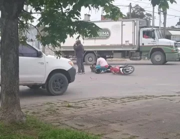 Choque en 74 y 71 deja como saldo una motociclista herida | TSN Necochea