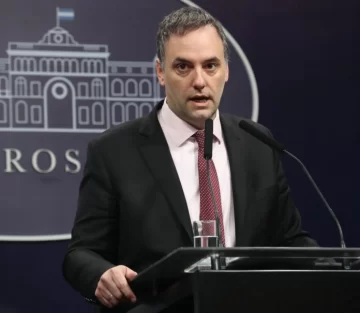 Adorni definió el paro como “uno de los últimos coletazos de quienes viven de extorsión y apriete”