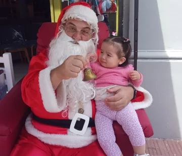 Papá Noel ya está recibiendo cartitas en 57 y 54
