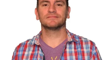 Asume Gabriel Fuster como consejero escolar ¿por quién?