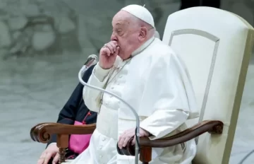 El papa Francisco se mantuvo “estable”, informó el Vaticano