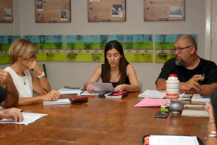 Concejales escucharán a padres por los contenidos de los  libros de ESI