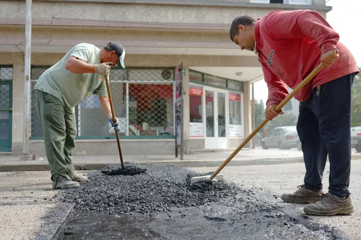 Se realizaron labores de bacheo en 56 entre 55 y 53