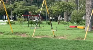 El extraño caso de la hamaca que se columpia sola en una plaza de Quequén