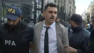 “¡Hijo de puta!”: echaron a Manu Jove de TN de la marcha de jubilados y se fue custodiado por la policía