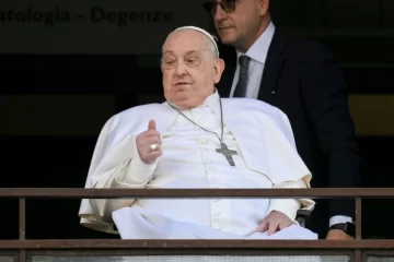 Aseguran que el Papa estuvo a punto de morir dos veces