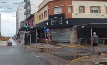 Gran cantidad de comercios cerrados en el centro y la Villa Balnearia