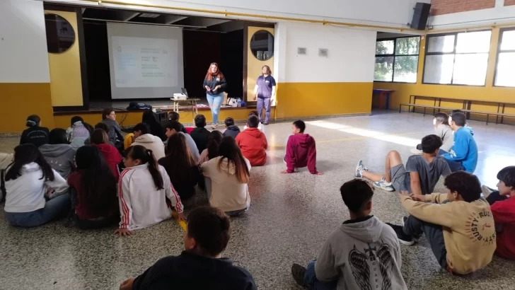 La Secundaria Nº 7 y el municipio articularon una charla sobre separación de residuos