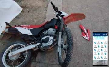 Un joven motociclista perdió la vida tras colisionar con una camioneta