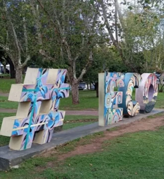 Simularon con IA el robo de la “N” de las letras corpóreas