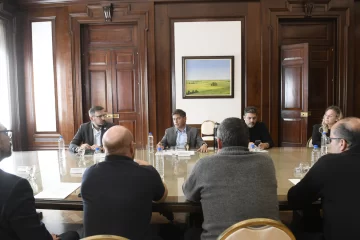 Kicillof y Cuattromo firmaron convenios con municipios para la compra de bienes de capital