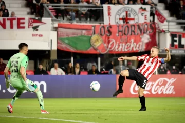 Estudiantes comenzó ganando pero Universidad de Chile lo dio vuelta en La Plata