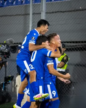 Vélez goleó en su visita a Paraguay y Palermo dejó de ser el DT de Olimpia