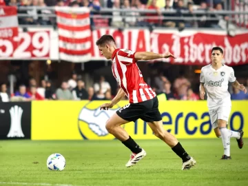 Estudiantes venció al campeón y quedó segundo del Grupo A