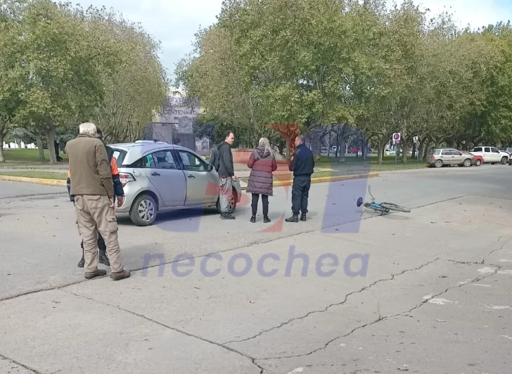 Ciclista hospitalizado tras choque en pleno centro