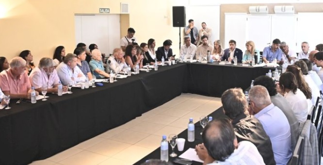 Kicillof reúne a sus intendentes que apoyaron su plan de desdoblar las elecciones