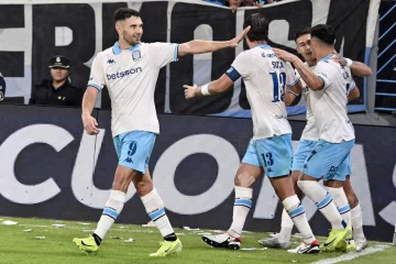 Racing goleó Banfield y se arrimó a puestos de clasificación