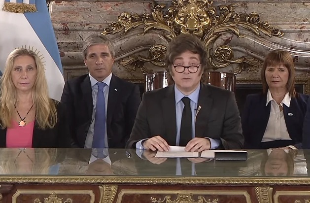 Denuncian a Milei y Caputo por “malversación fondos públicos”