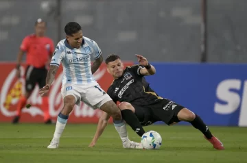 Racing rescató un punto a pocos minutos del final con Colo Colo