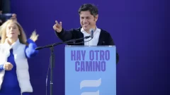 Kicillof lanzó su espacio “Derecho al Futuro” con críticas a Milei: “La motosierra no era para la casta”